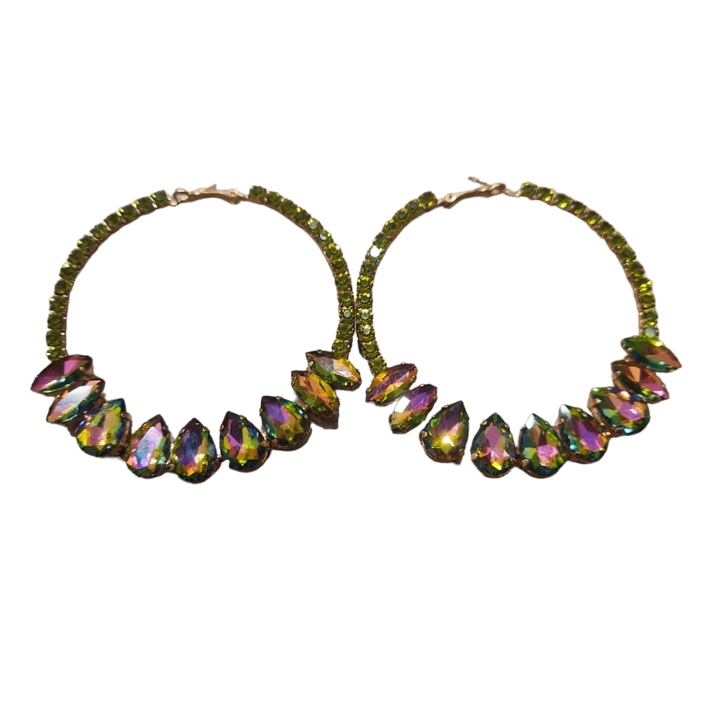 Pink and green oil spill hoops. Gold post.